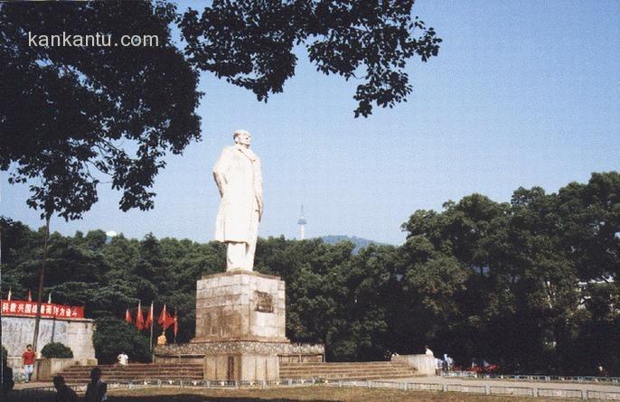 湖大东方红广场